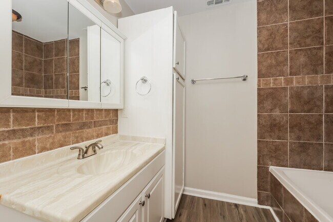 Building Photo - 3049 Brantley Dr