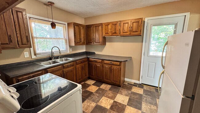 Building Photo - Available Aug 12th, 2026!