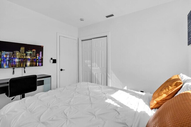 Building Photo - 7001 Coolidge St