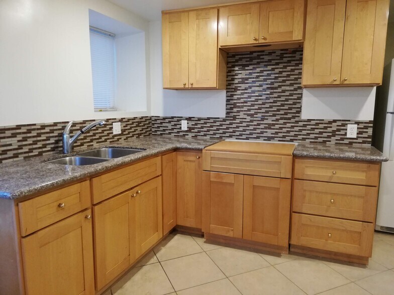 Building Photo - 839 Stoneyford Dr
