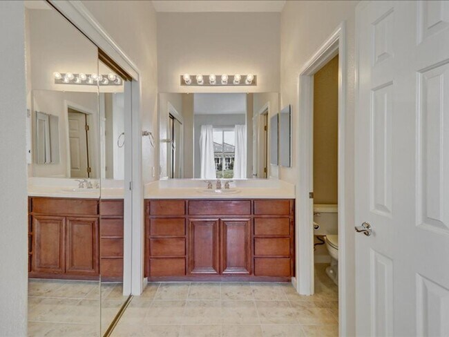 Building Photo - Trilogy 55+ Beautiful 3BD/3BA with pond view