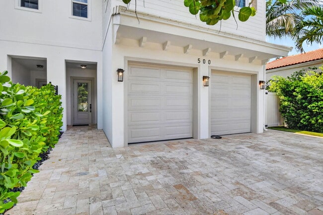 Building Photo - 500 NE Wavecrest Way