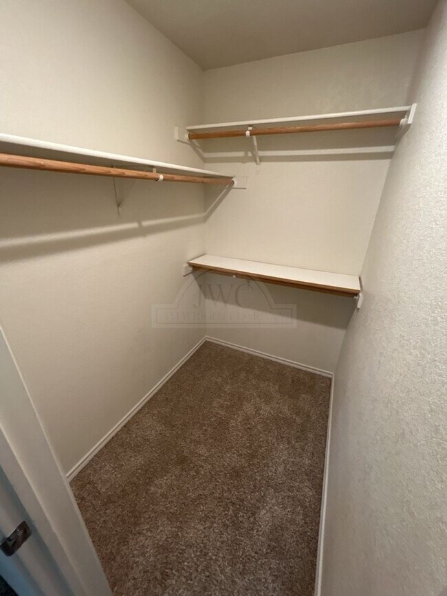 Building Photo - 912 McDaniel Cir