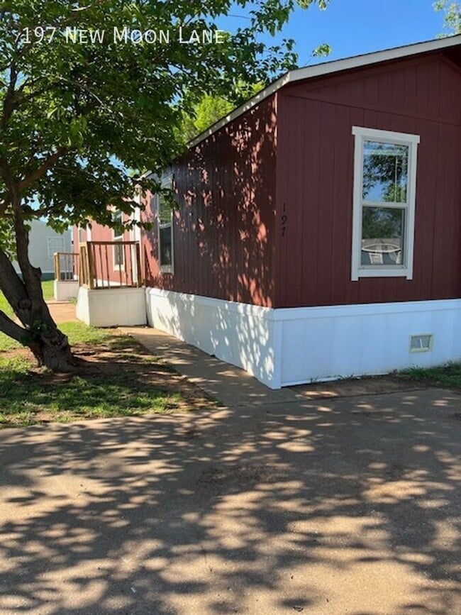 Building Photo - 197 New Moon Ln