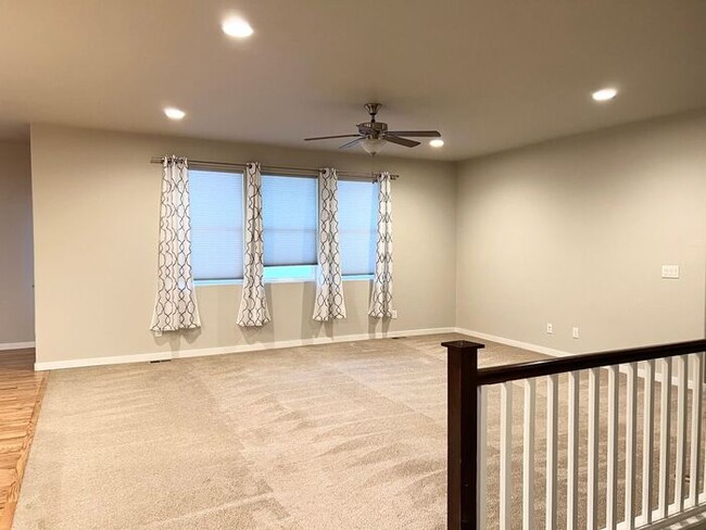 Building Photo - 5 Bedroom/4 Bathroom Ranch Style Home Loca...
