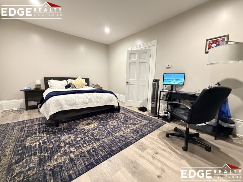 Building Photo - 73 Thorndike St