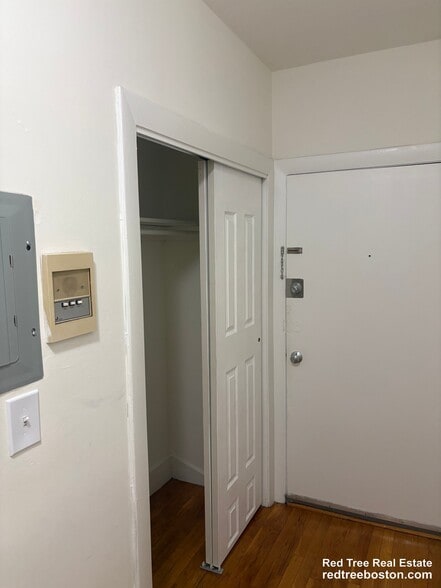 Building Photo - 529 Beacon St