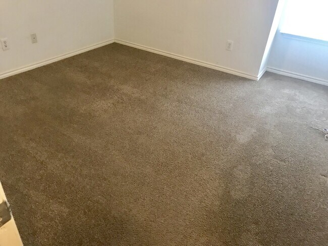 Building Photo - 3-2 DUPLEX! AVAILABLE NOW