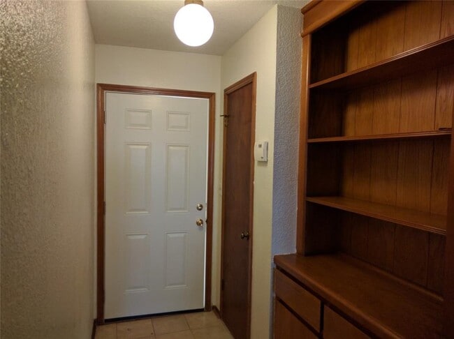 Building Photo - 2119 Teresa Dr