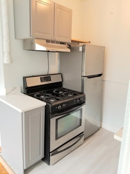 Kitchen - 3252 Fremont Ave S