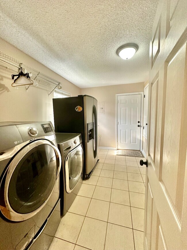 Building Photo - 4025 Lauren Ct