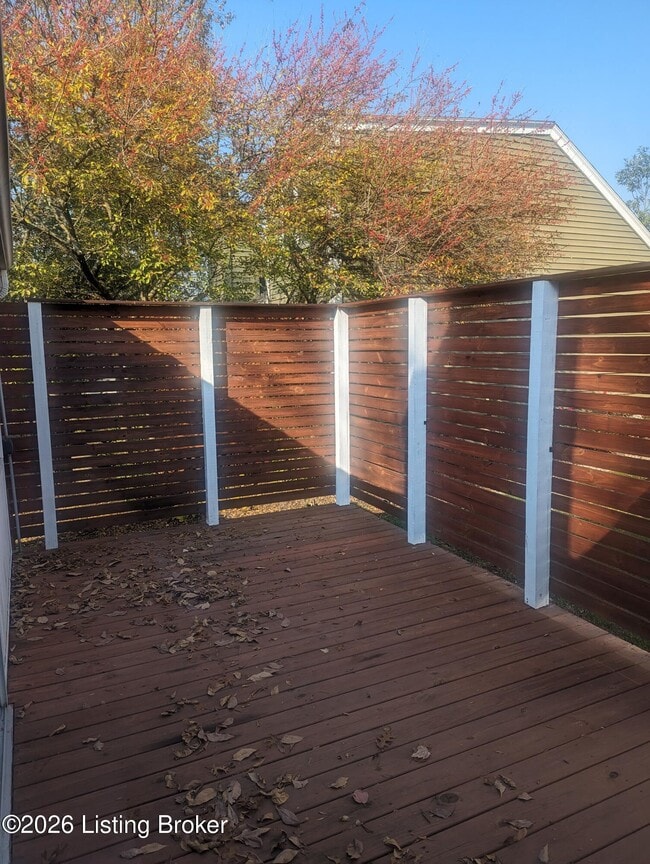 Building Photo - 7605 New La Grange Rd