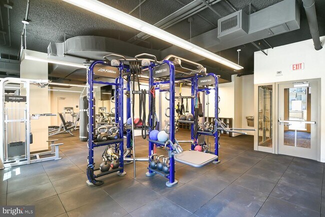 Building Photo - 901 H St NE