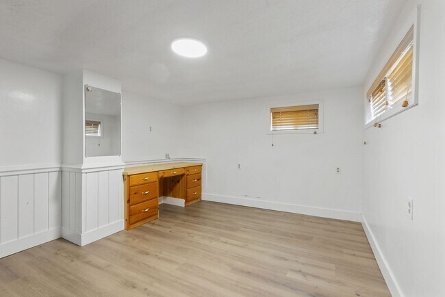 Building Photo - 4 BED 2.5 BATH HOME IN REXBURG