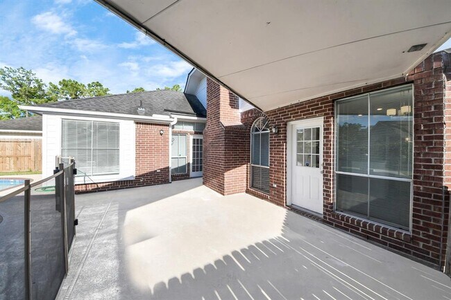 Building Photo - 623 Airybrook Ln