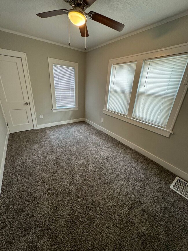 Building Photo - Newly Renovated 3 Bed, 2 Bath Home