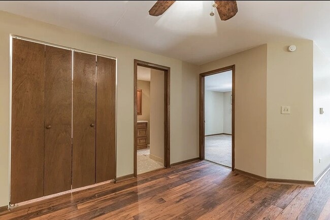 Building Photo - 2325 N Neva Ave