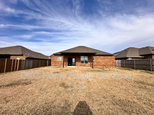 Building Photo - 2412 SE 92nd Terrace