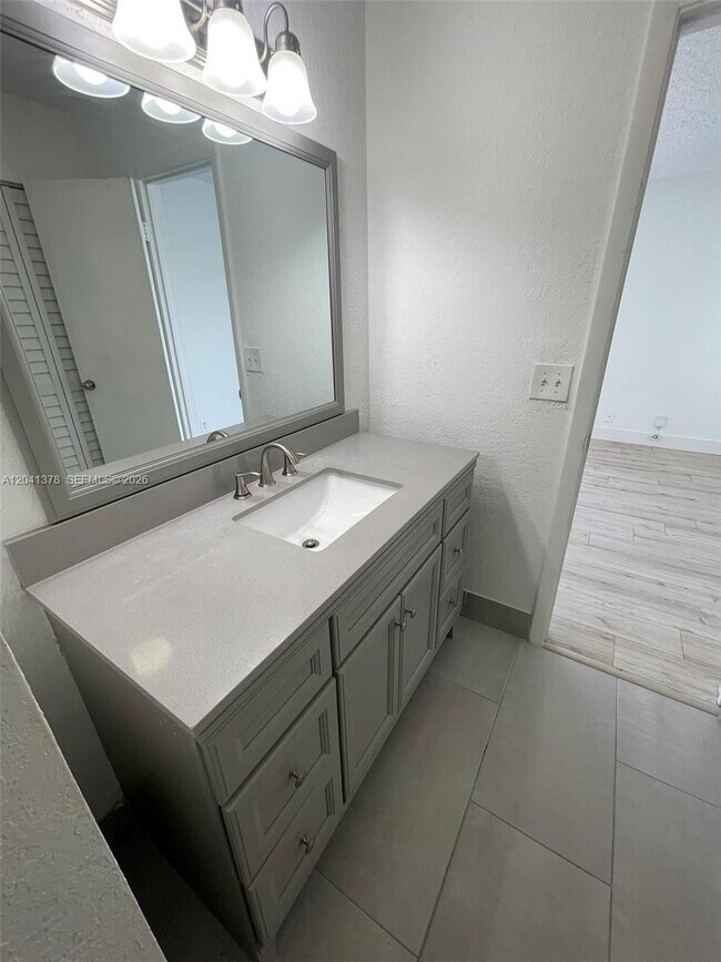 Building Photo - 2580 Coral Springs Dr