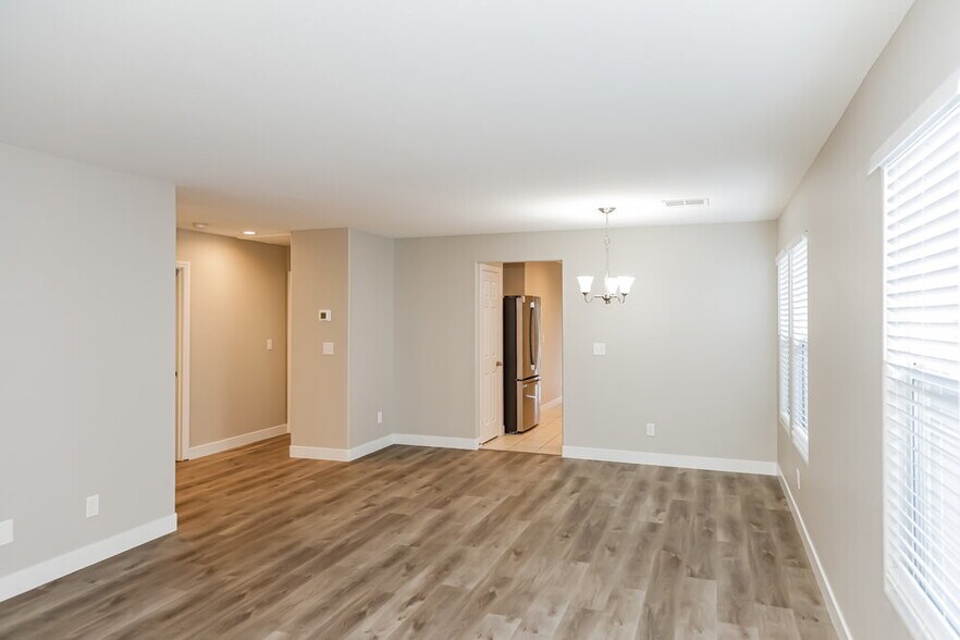 Building Photo - 318 Silverado Pines Ave