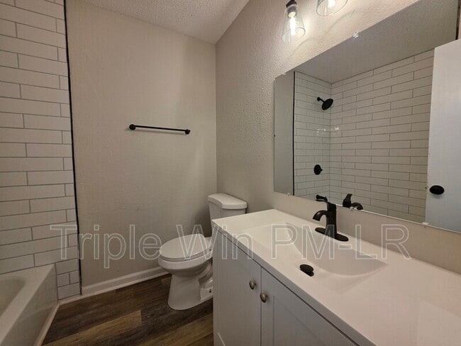 Building Photo - 8 Willowridge Cove