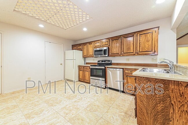 Building Photo - 1410 Nest Pl