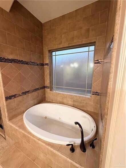 Building Photo - 1501 Granada Cir