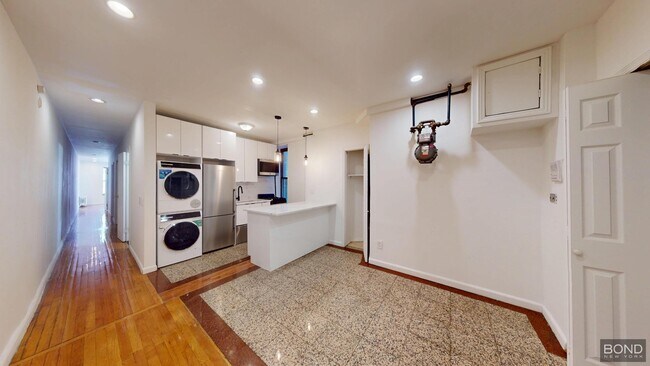 Primary Photo - 104 Second Avenue