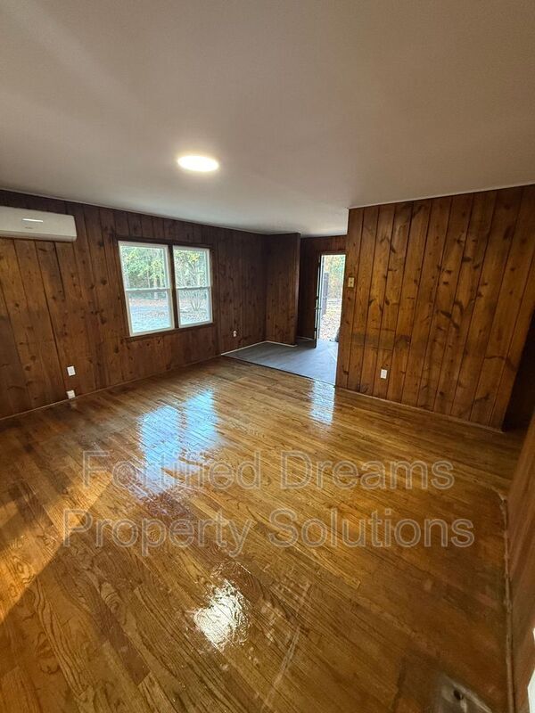 Building Photo - 908 Marsh St