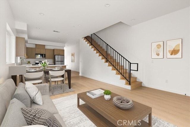 Building Photo - 642 E Fairview Blvd