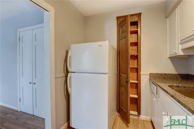 Building Photo - 112 Houston St