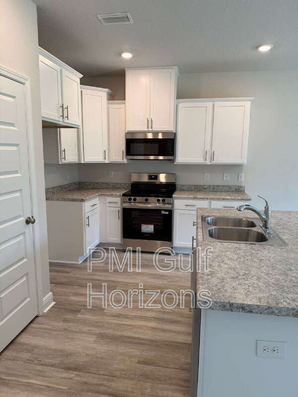 Building Photo - 710-D Giese Lane