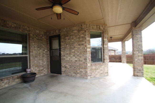 Building Photo - 4 Bedroom in Copperas Cove’s House Creek N...