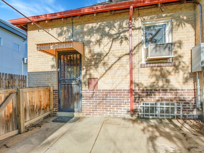 Building Photo - $2,295.00, 1 Bed, 1 Bath Home in Denver