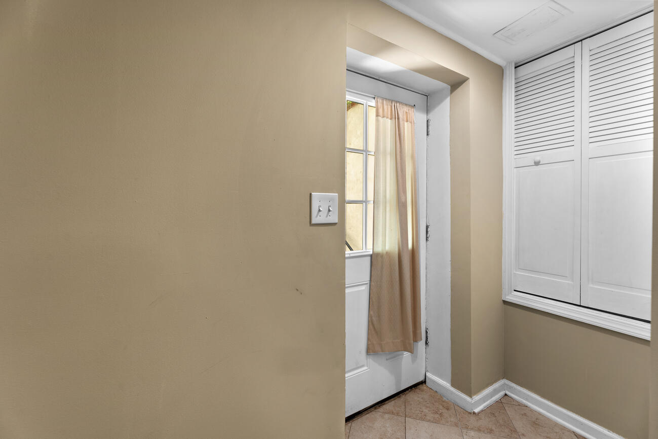 Main Entry - 1008 Hobbs Dr