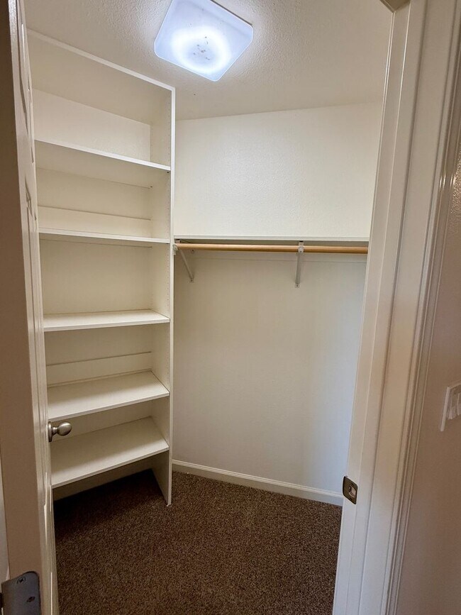 Building Photo - 3 Bedroom 2 Bath House!