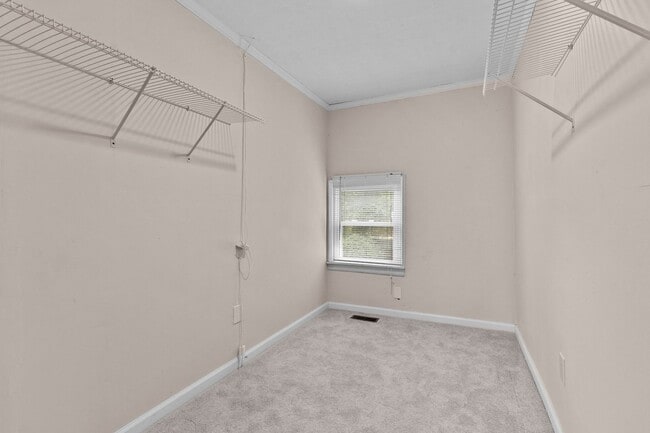 Building Photo - 4 Bedroom 2 Bath Ranch in a cul-de-sac