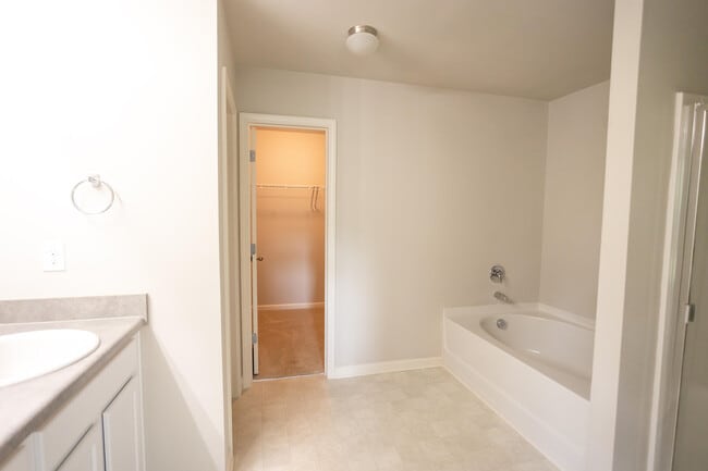 Building Photo - 1115 Dietrich Ln