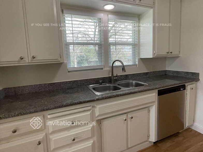 Building Photo - 3096 Yellowstone Ln