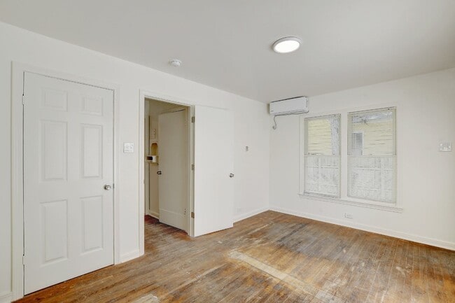 Building Photo - 302 Olive St