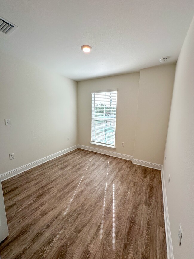 Building Photo - 107 Santa Rosa St