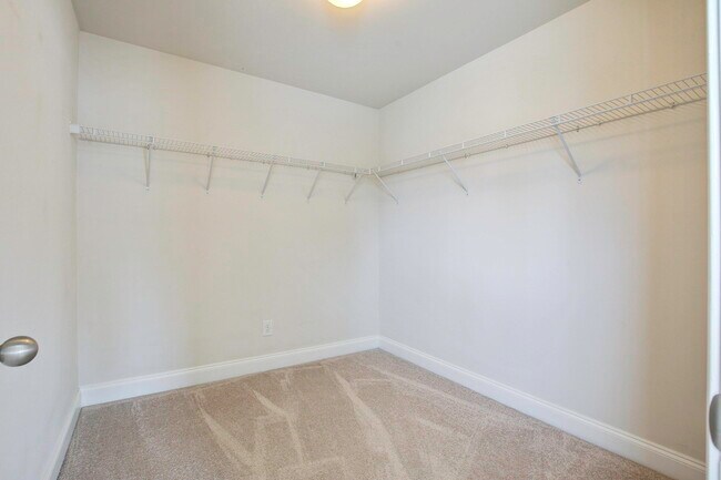 Building Photo - 7824 Montview Rd