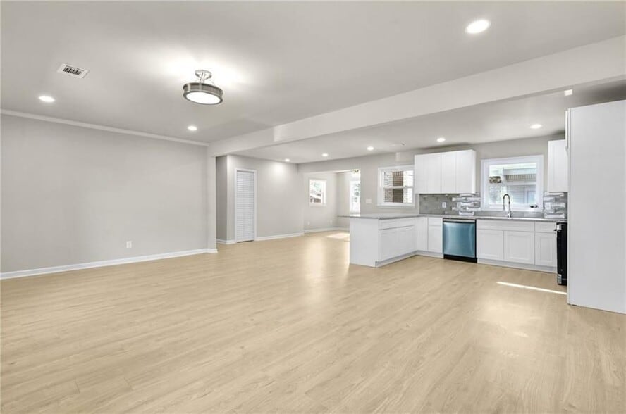 Building Photo - 1963 Shepherd Cir SW