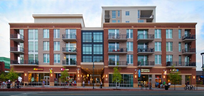 Building Photo - 140 W Franklin St