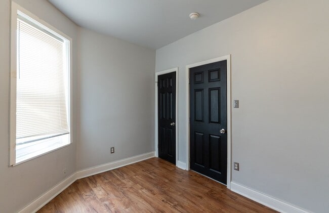 Building Photo - Newly rehabbed 3 bedroom 1.5 bath unit