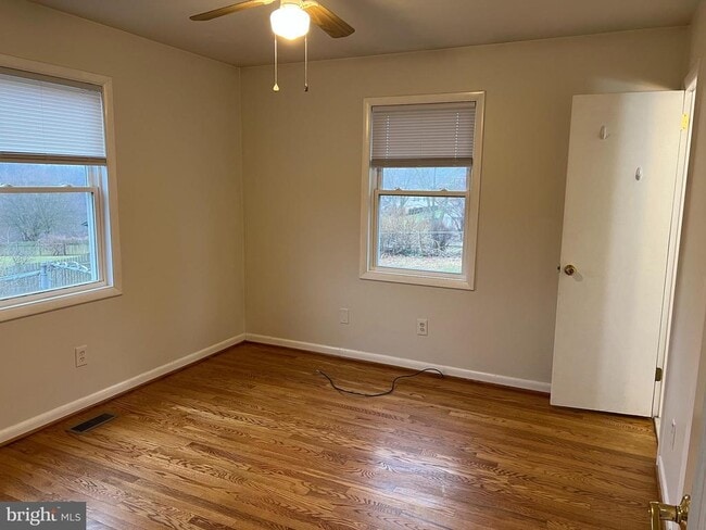 Building Photo - 810 Wisteria Dr