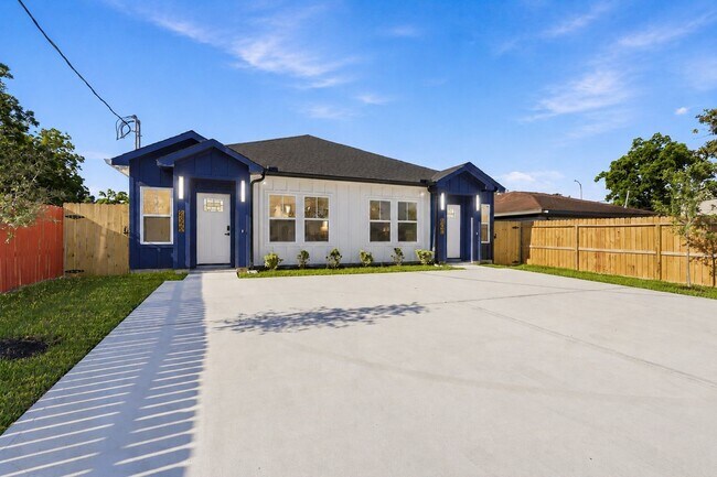 Building Photo - 4606 Mallow St