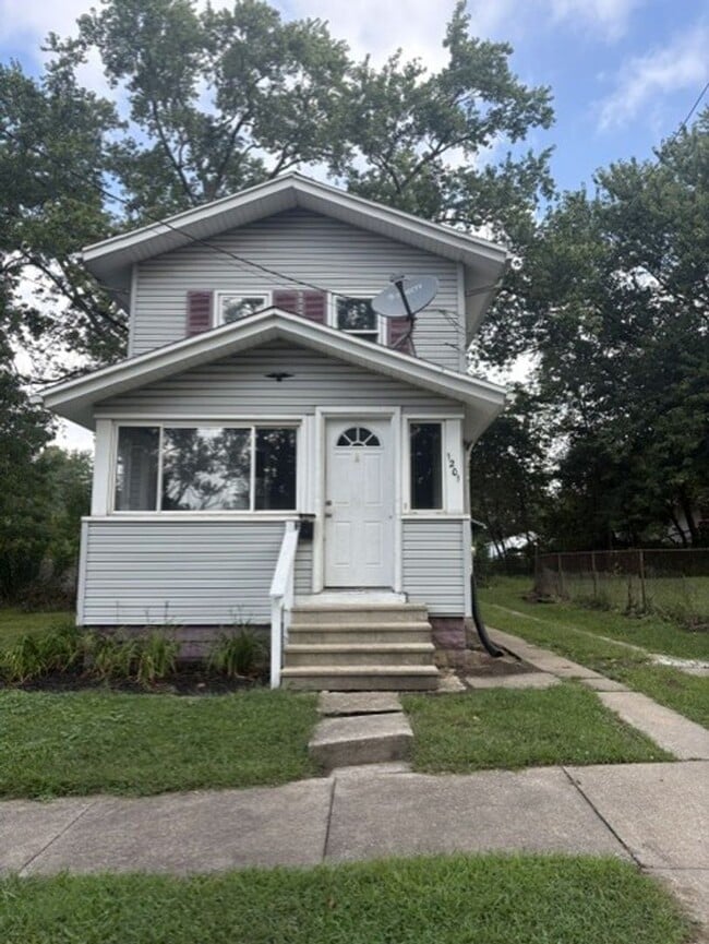 Building Photo - 1201 Smithfarm Ave