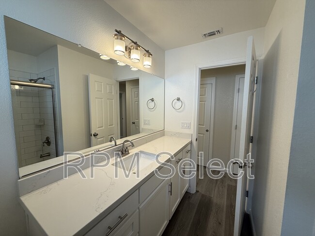 Building Photo - 1238 Woodfield Ave