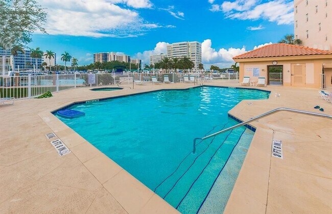 Building Photo - ***SHORT TERM/LONG TERM RENTAL***WEEKLY RE...